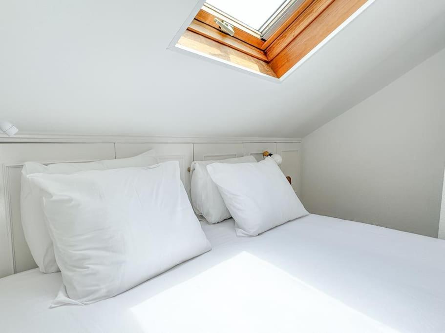 Costa Inn Beach House With Pool By Homeful Homes Costa de Caparica Luaran gambar