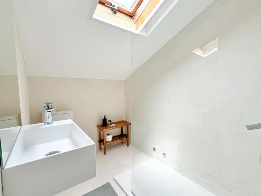 Costa Inn Beach House With Pool By Homeful Homes Costa de Caparica Luaran gambar
