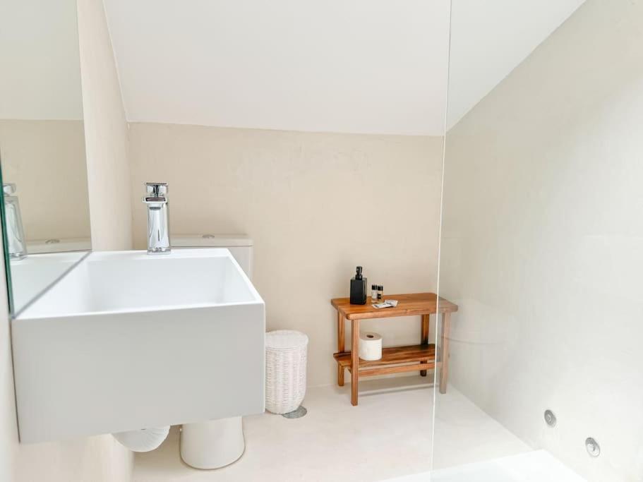 Costa Inn Beach House With Pool By Homeful Homes Costa de Caparica Luaran gambar