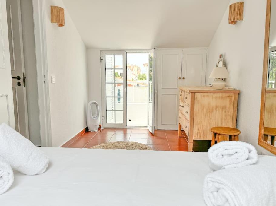 Costa Inn Beach House With Pool By Homeful Homes Costa de Caparica Luaran gambar