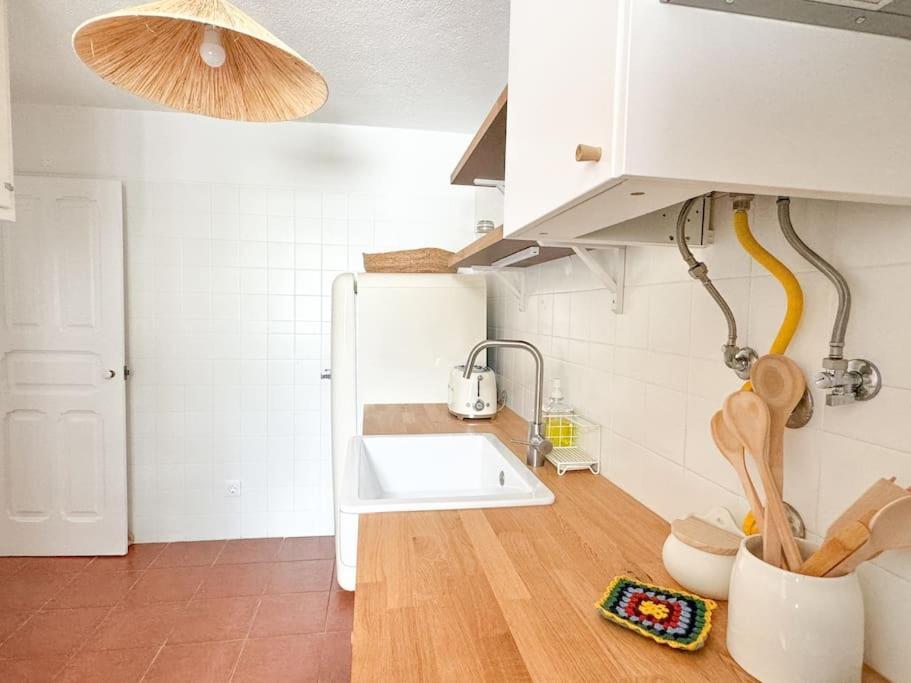 Costa Inn Beach House With Pool By Homeful Homes Costa de Caparica Luaran gambar